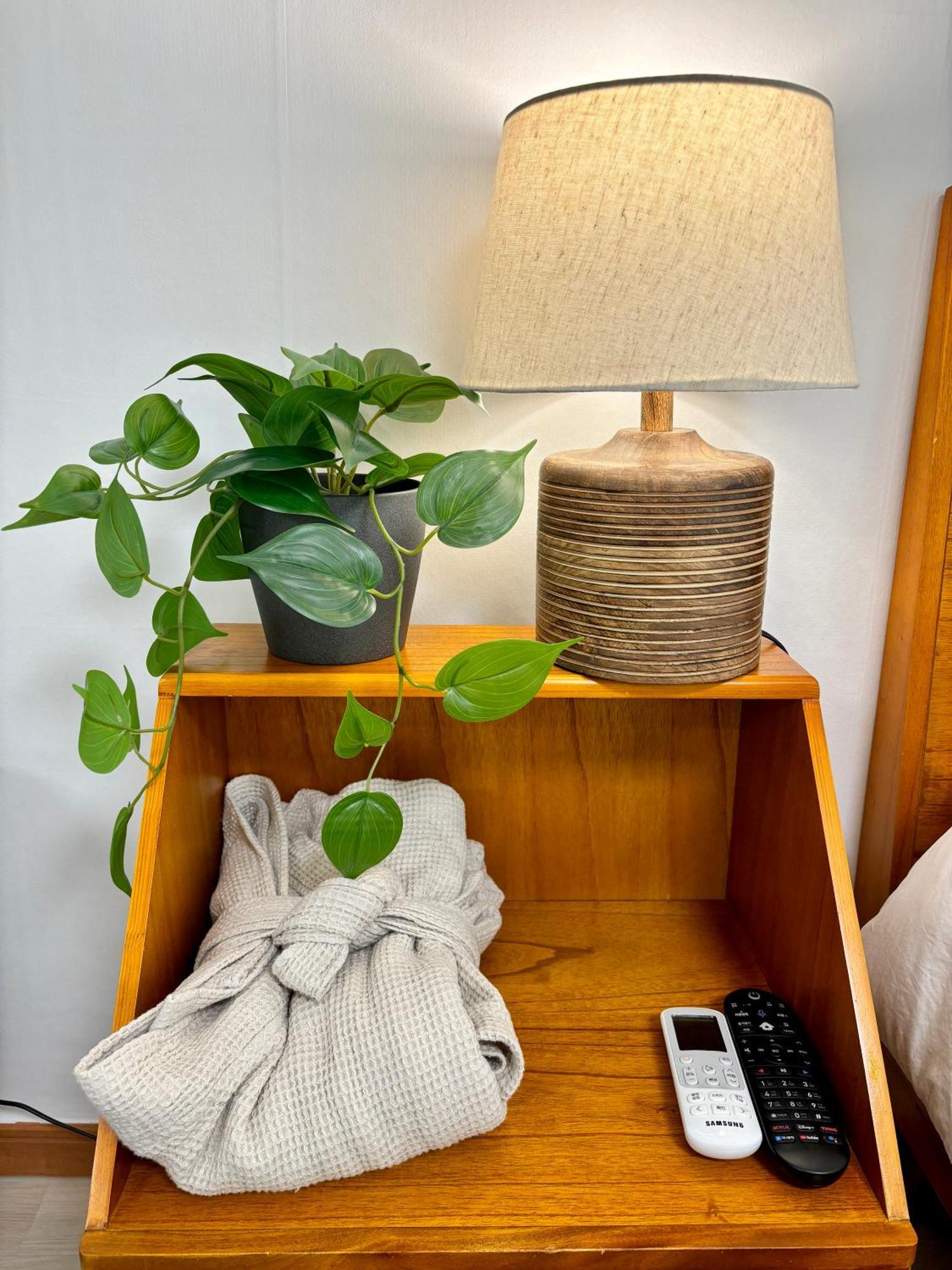 Easy Access To Metro Aparthotel *