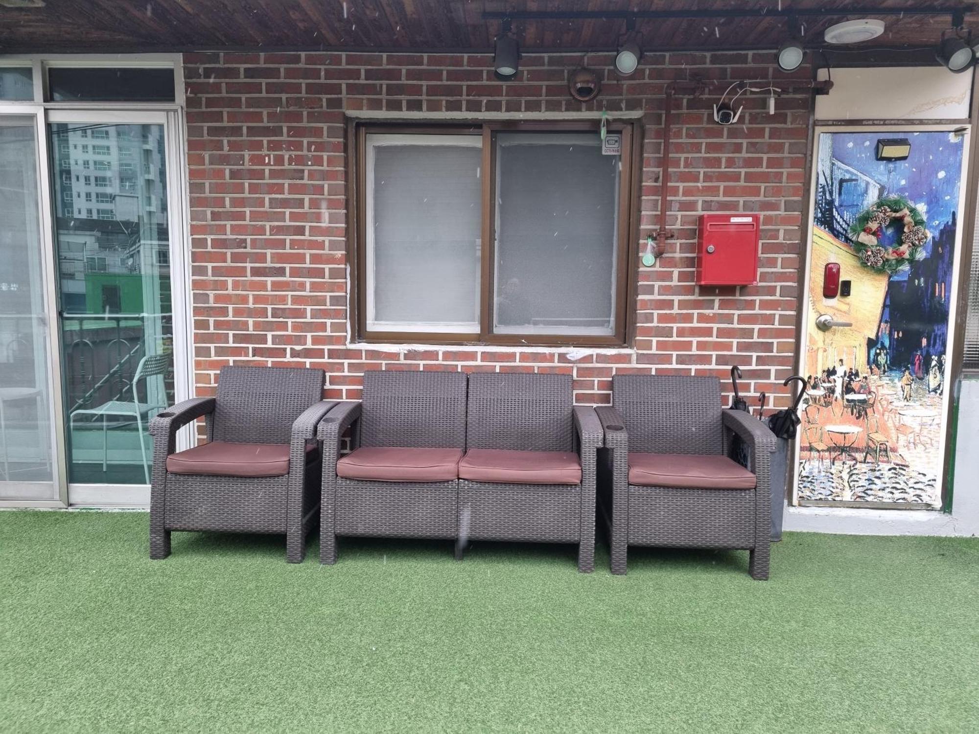 Hongdae Sky View Private Roof Garden House 2br 2qb 1ssb Free Wifi Starbucks Capsule 외국인전용 Seoul