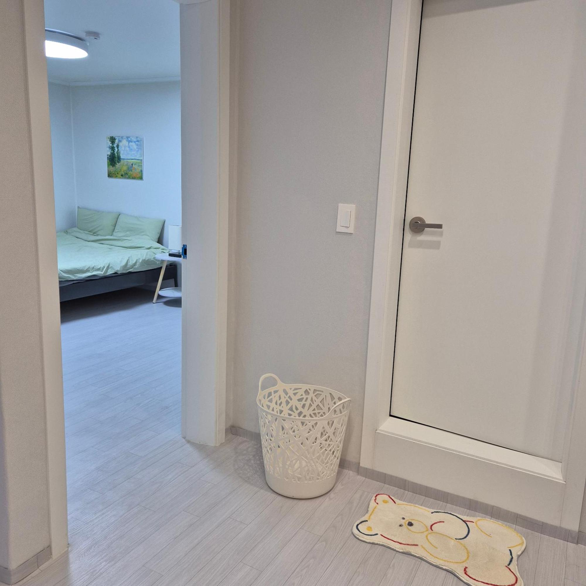 Apartment Long-term Hongdae 5 Minutes 6 People Quiet Long-term Discount Wifi *