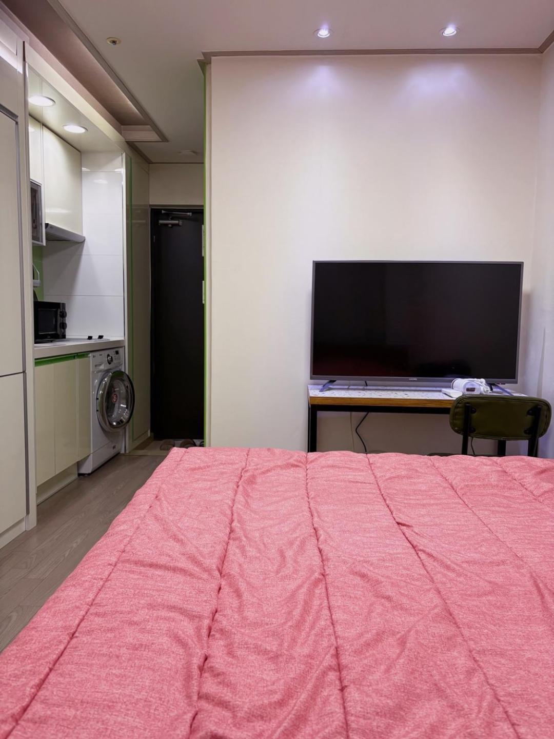 Cozy Near Gasan Digital Complex Station Apartment Seoul