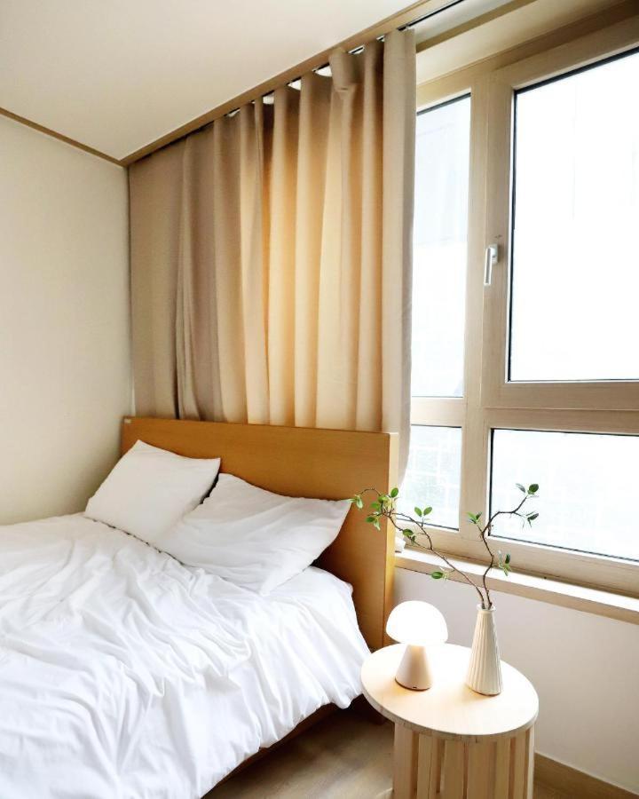 Modern 2 Bedroom 2 Bed 1-bathroom For Rent In Gangnam Seou * Seoul