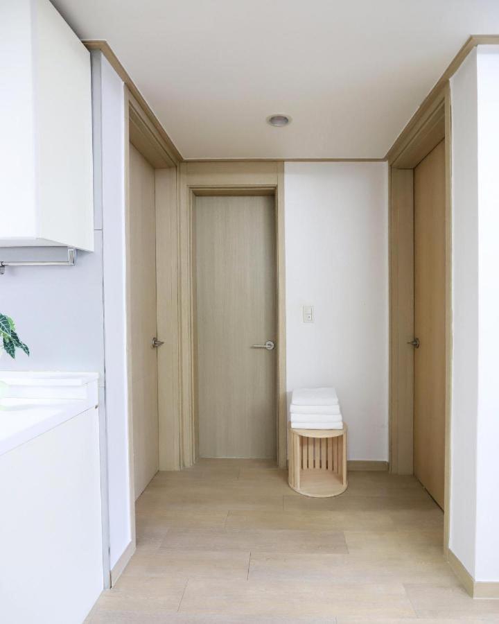 Modern 2 Bedroom 2 Bed 1-bathroom For Rent In Gangnam Seou *