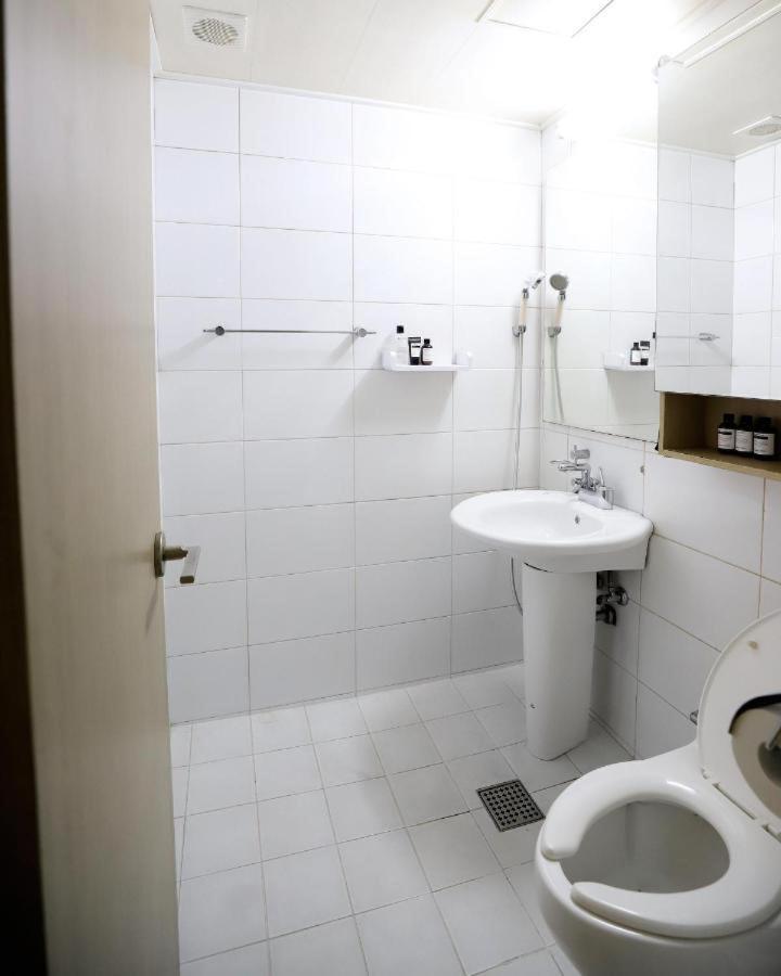 Modern 2 Bedroom 2 Bed 1-bathroom For Rent In Gangnam Seou Apartment