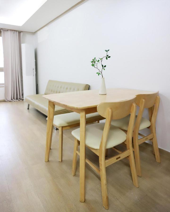 Modern 2 Bedroom 2 Bed 1-bathroom For Rent In Gangnam Seou *