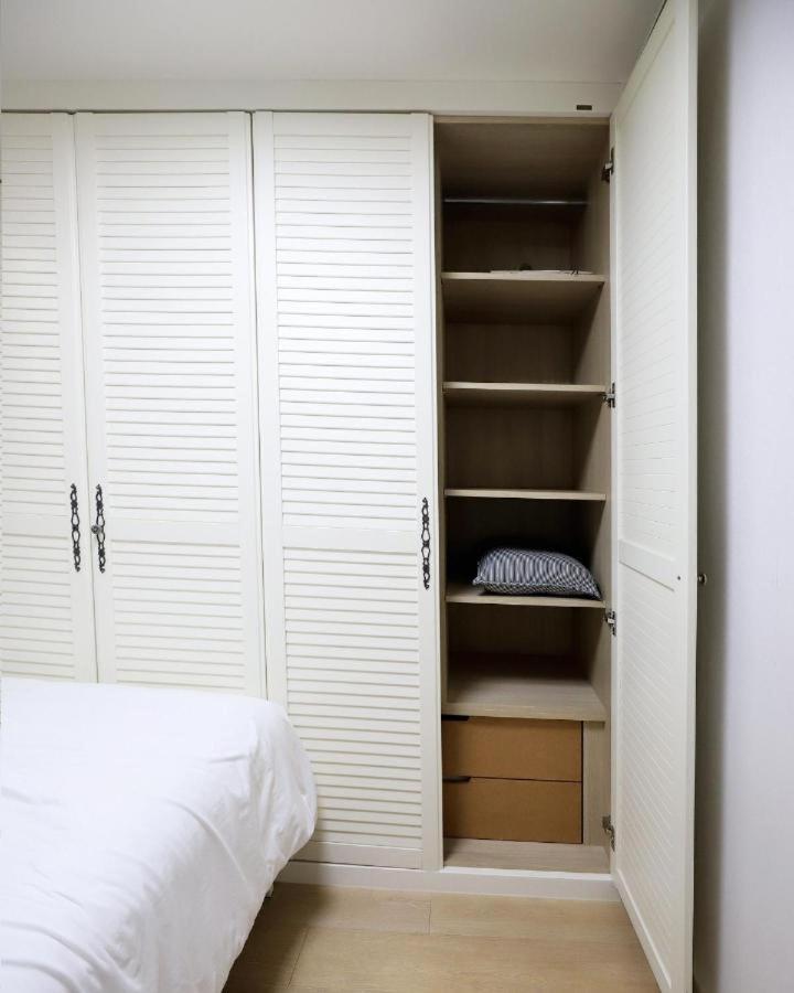Modern 2 Bedroom 2 Bed 1-bathroom For Rent In Gangnam Seou Seoul
