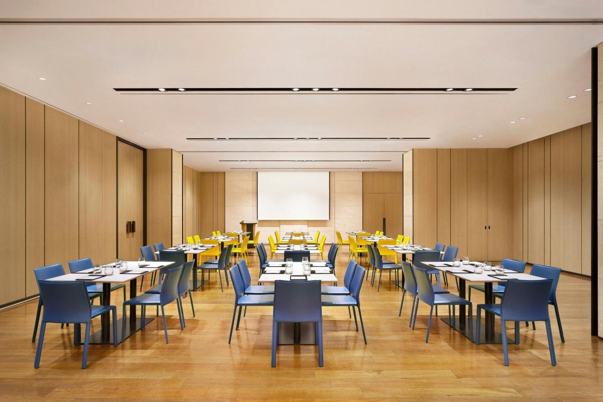 Aloft Myeongdong 4*