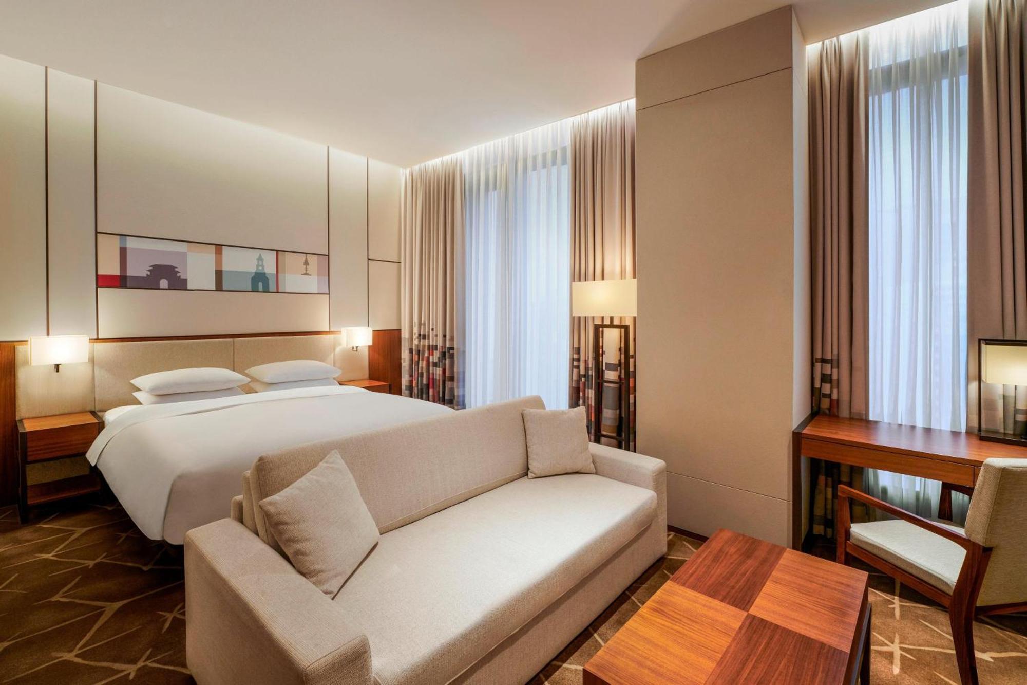 Hotel Aloft Myeongdong 4*
