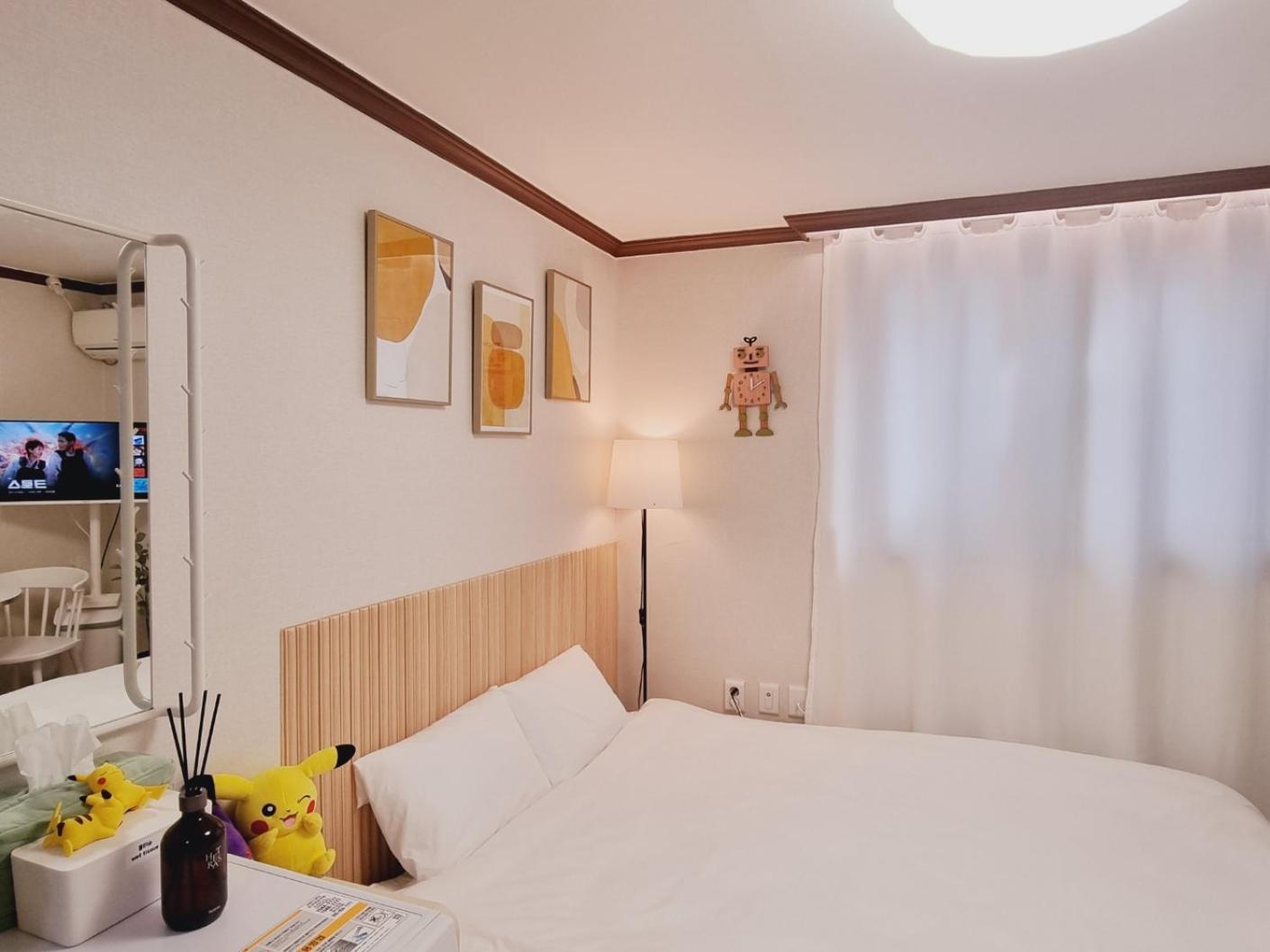 One Minute Ku Apartment *