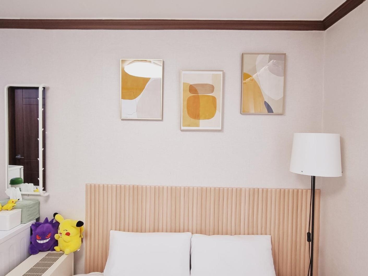 One Minute Ku Apartment *