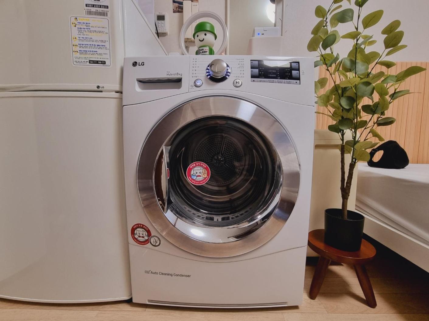 One Minute Ku Apartment *