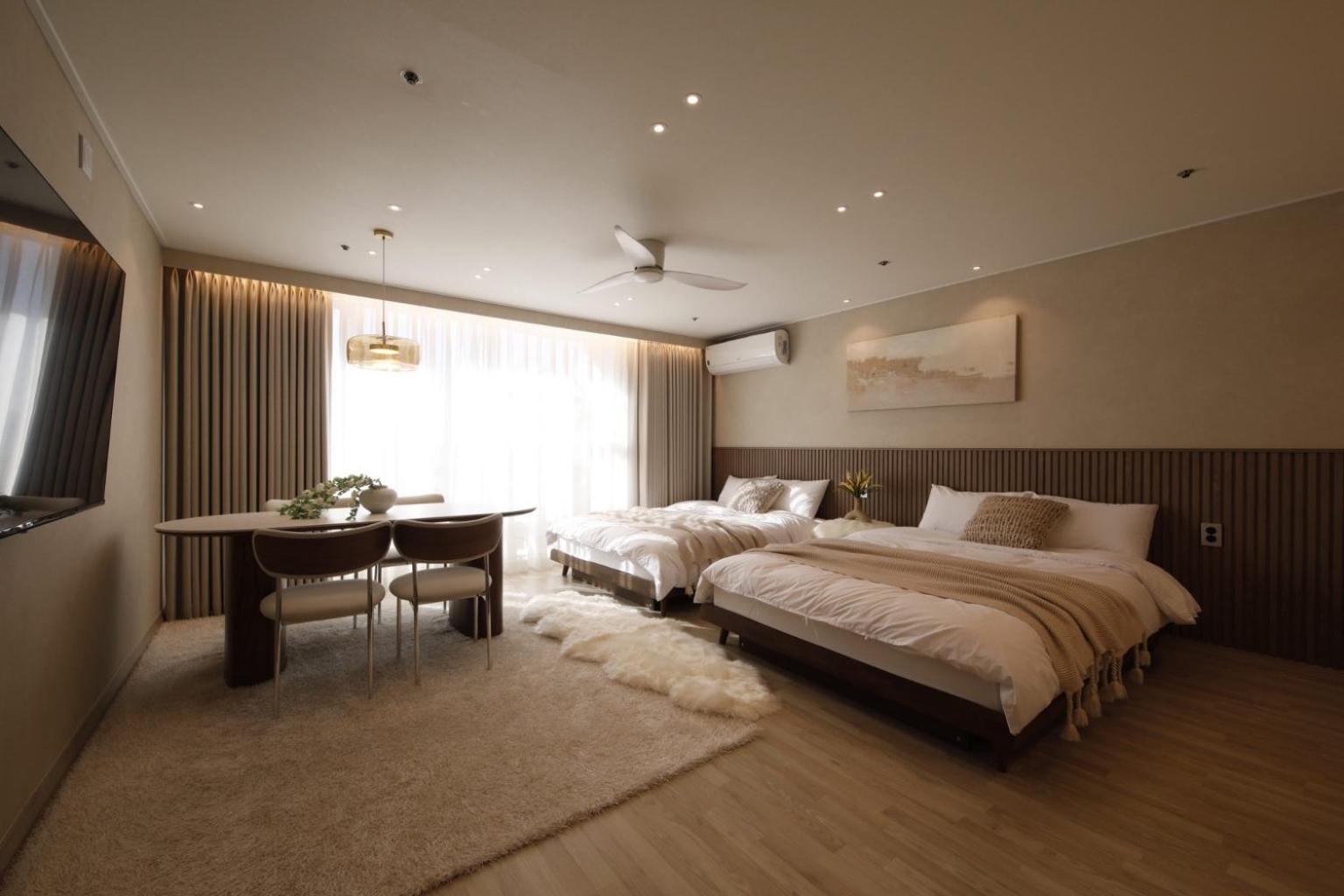 Hongdae St10, Wide,bright & Stylish House * Seoul