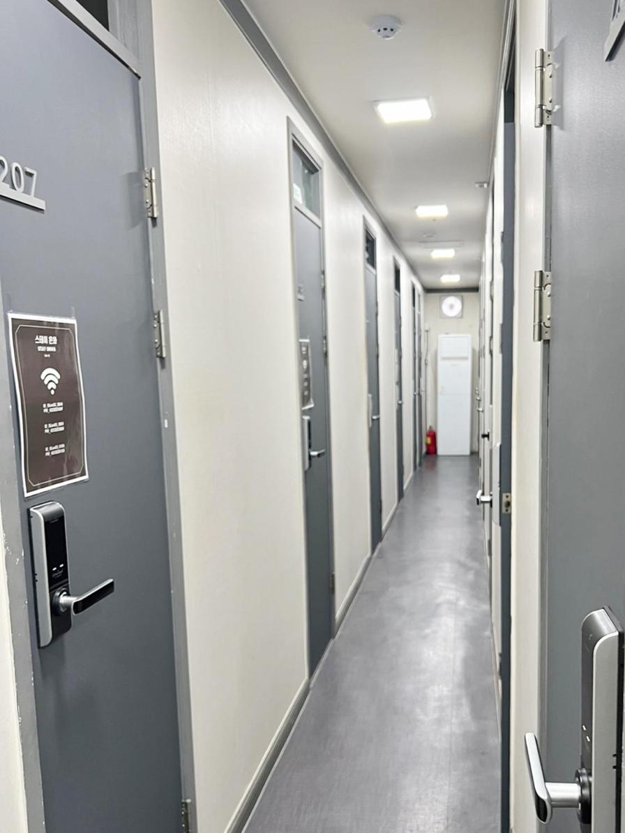 Sunshinhongdeuni-men Only Hotel kapsul