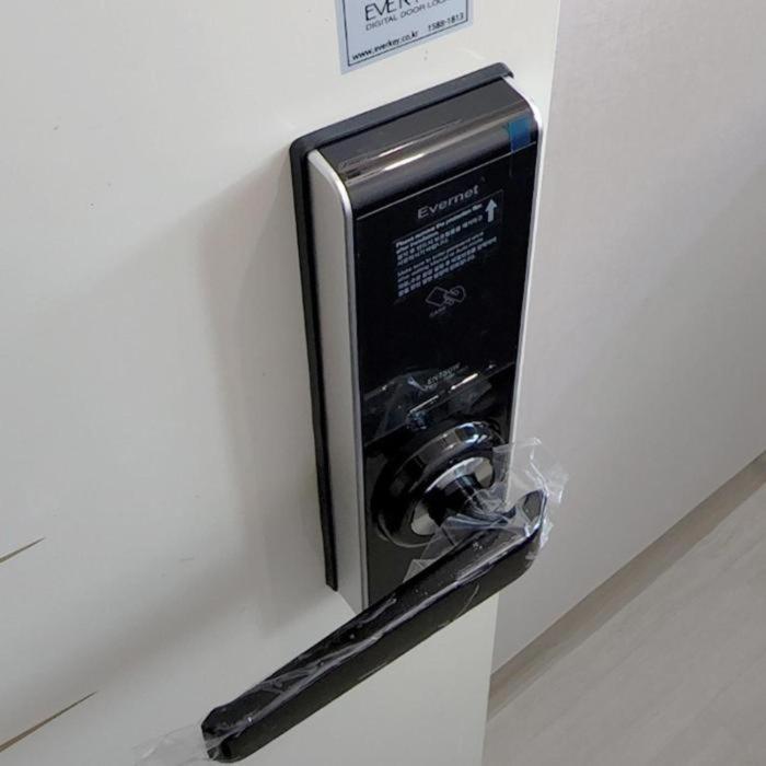 Sunshinhongdeuni-men Only Hotel kapsul Seoul