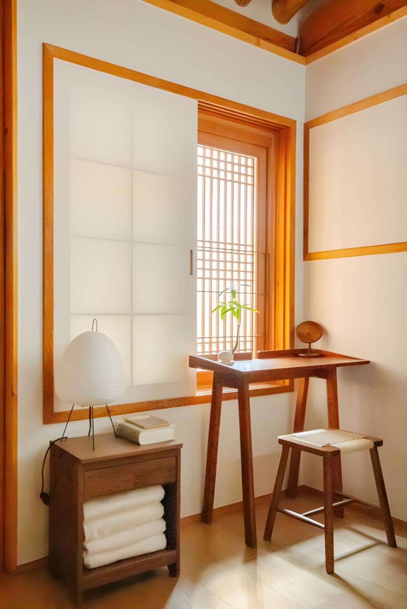 Villa Numaru Two Exclusive Entire Hanoks In Seochon Seoul