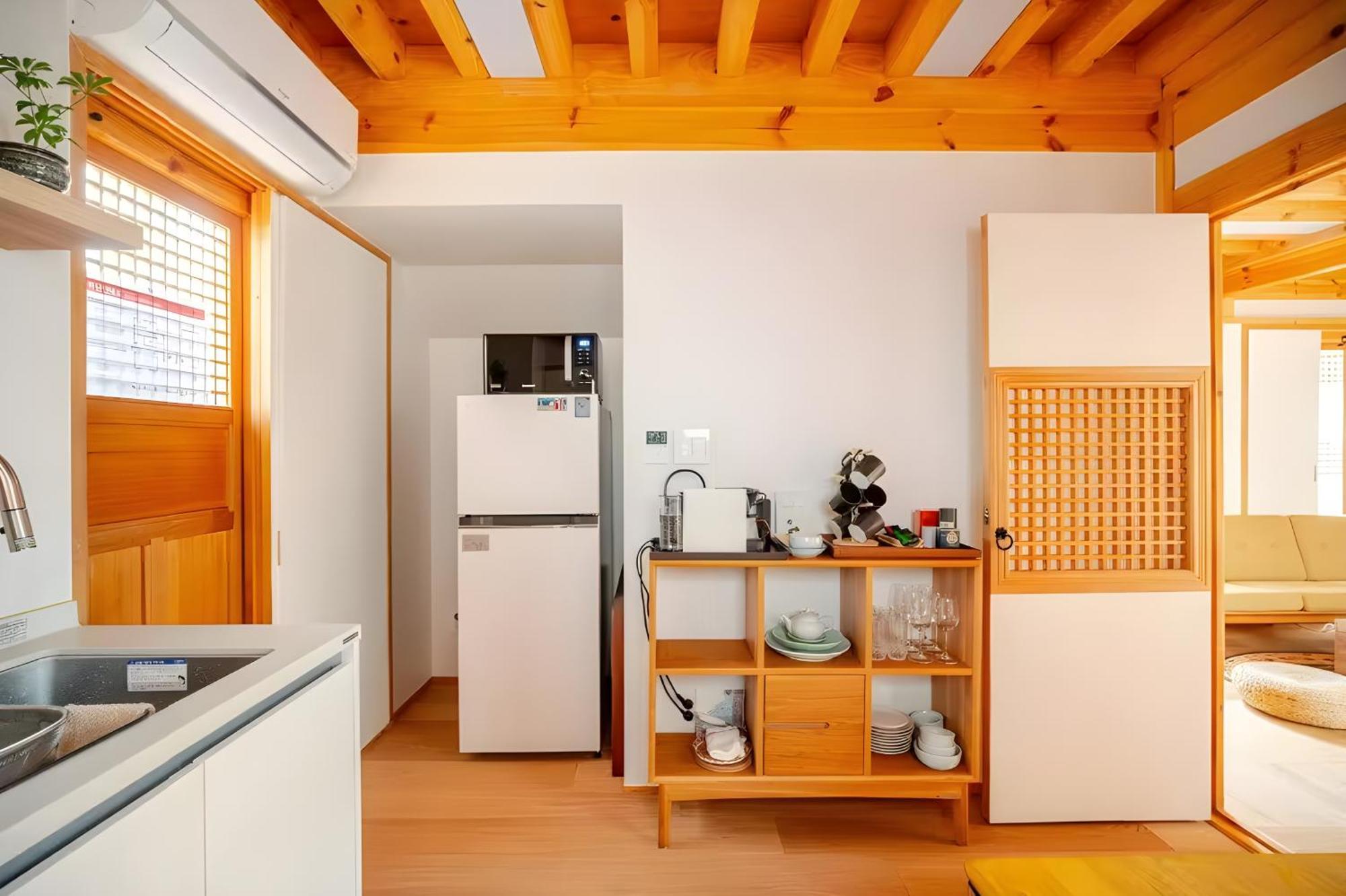 Numaru Two Exclusive Entire Hanoks In Seochon Villa *