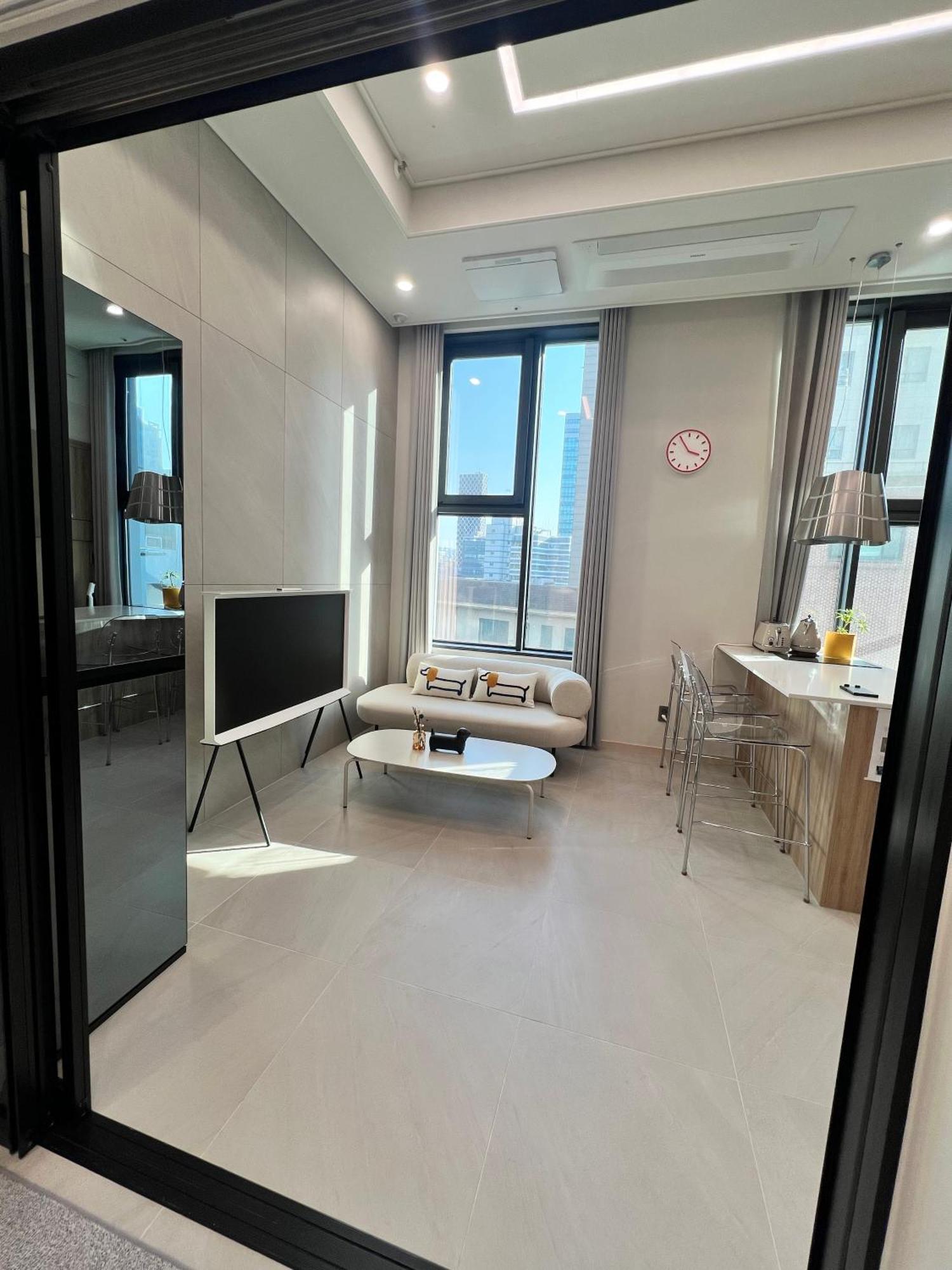 3-warm Newly-build Near Dongdaemun History & Culture Park Station Apartment *