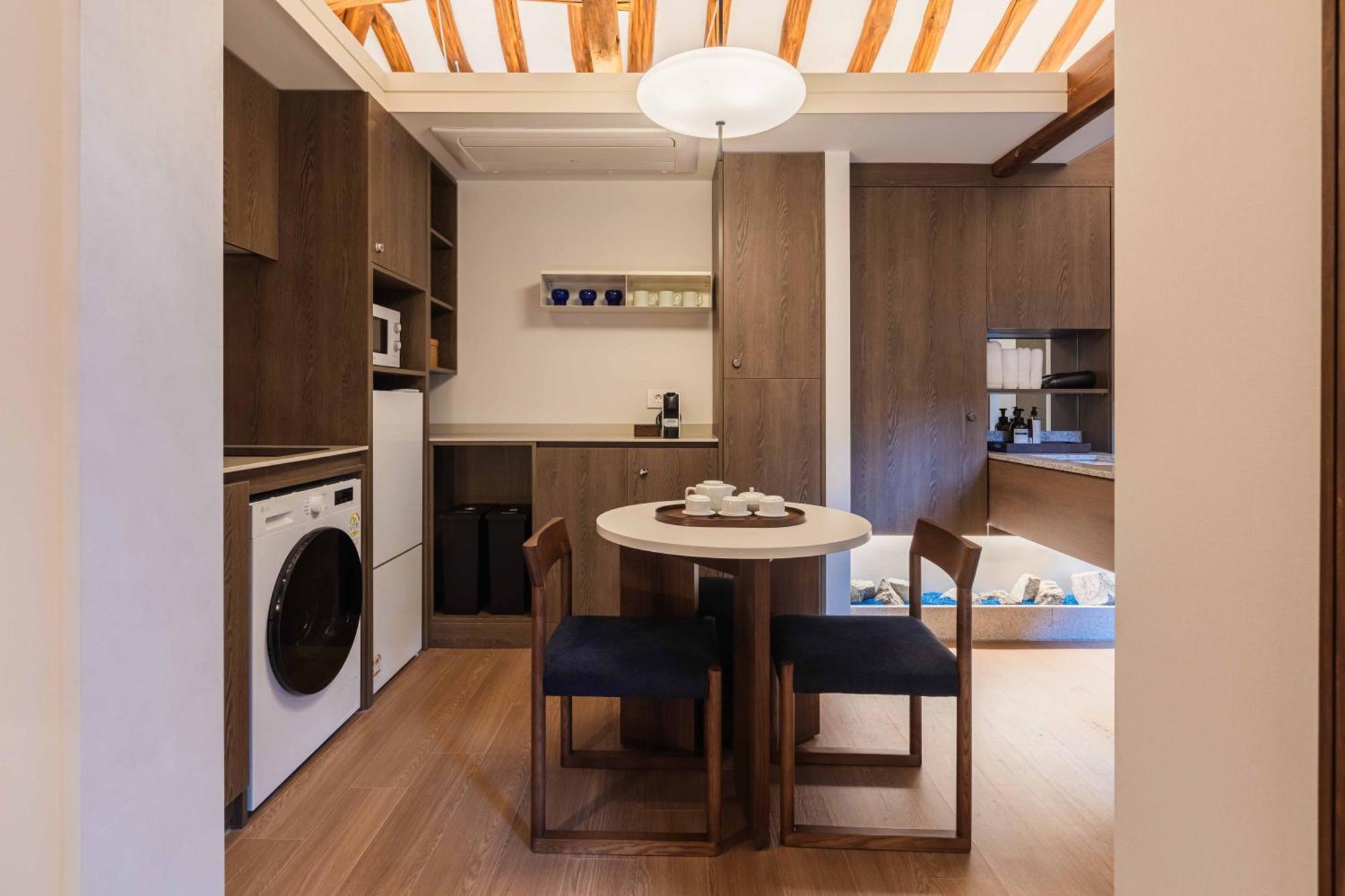 Hanok Blue Dot Apartment *