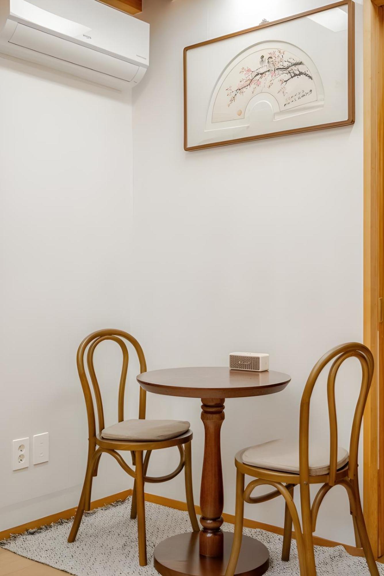 Villa Numaru Two Exclusive Entire Hanoks In Seochon Seoul