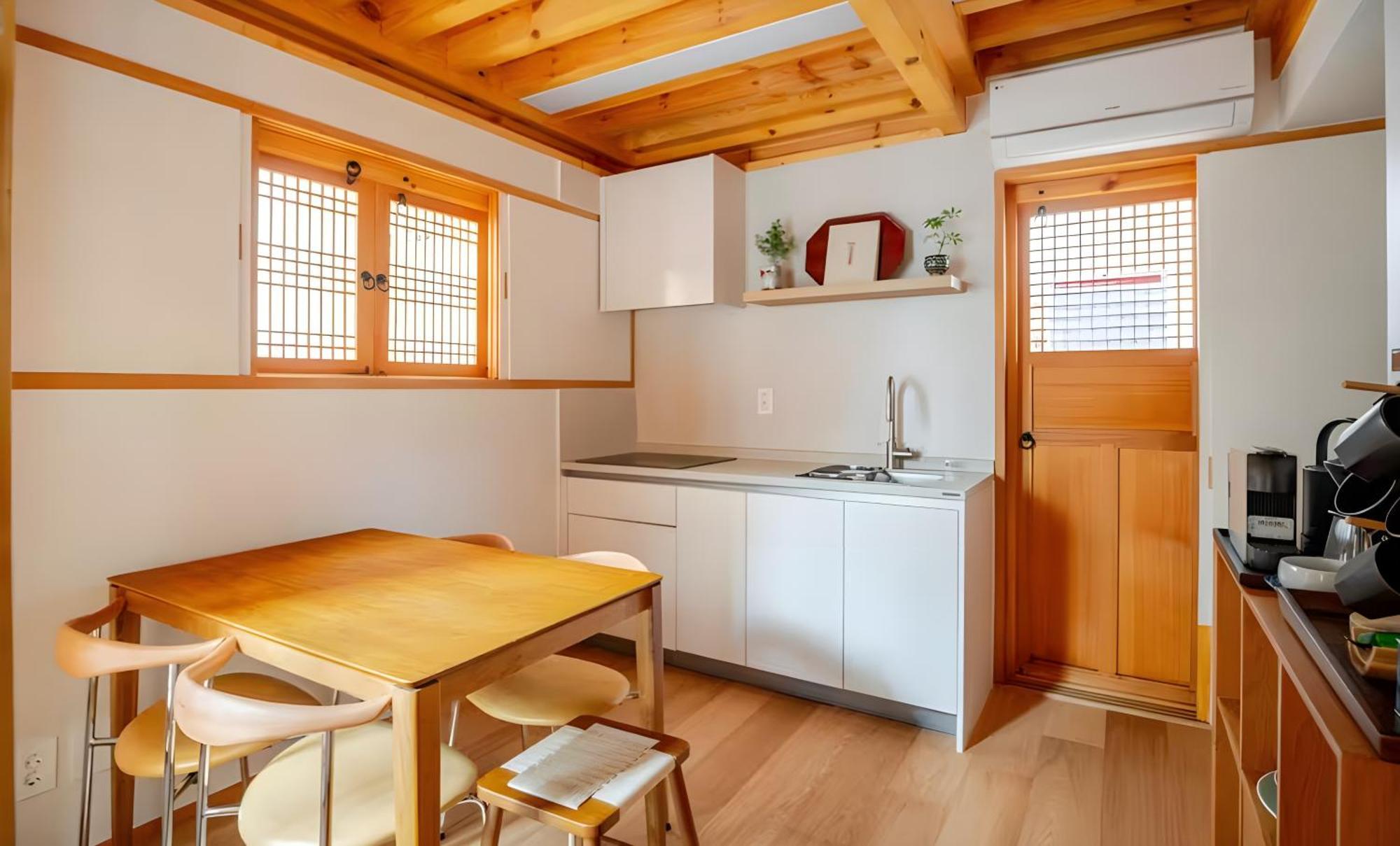Numaru Two Exclusive Entire Hanoks In Seochon Seul