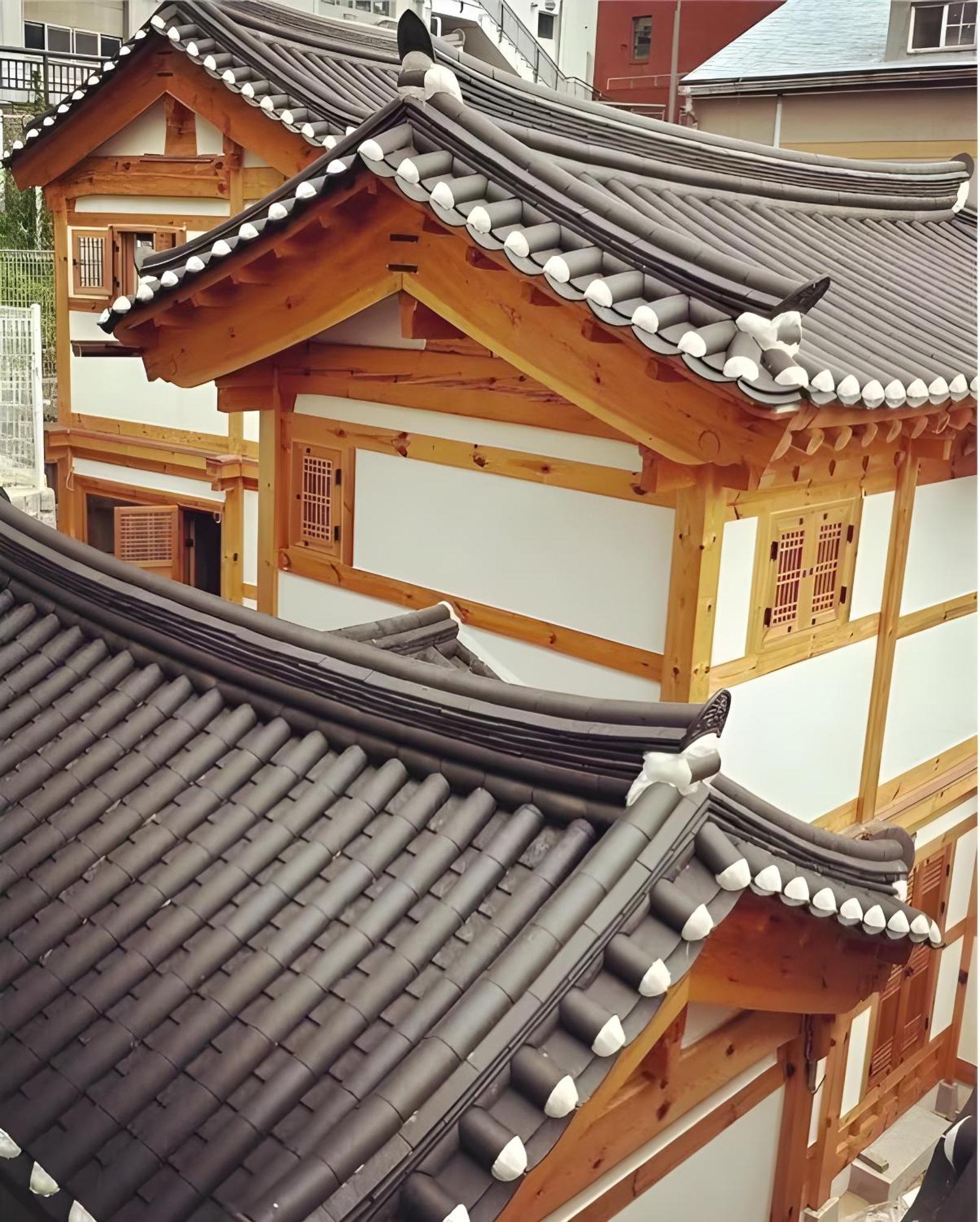 Villa Numaru Two Exclusive Entire Hanoks In Seochon Seoul