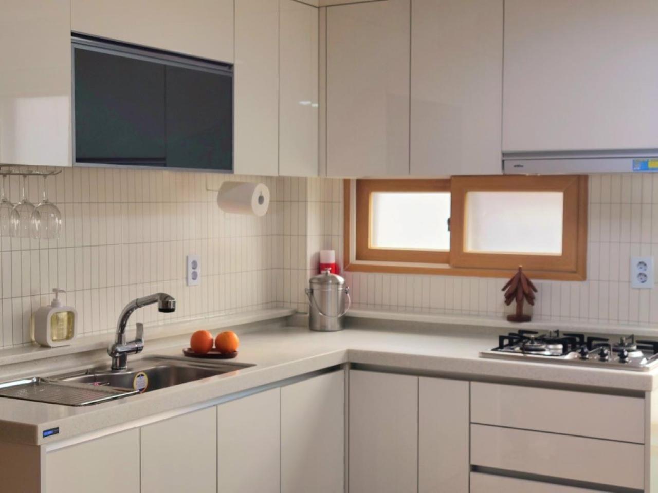 Yoon In #convenient Transportation #hotelbedroom #wide3 8 People #familygroup # Free Parking