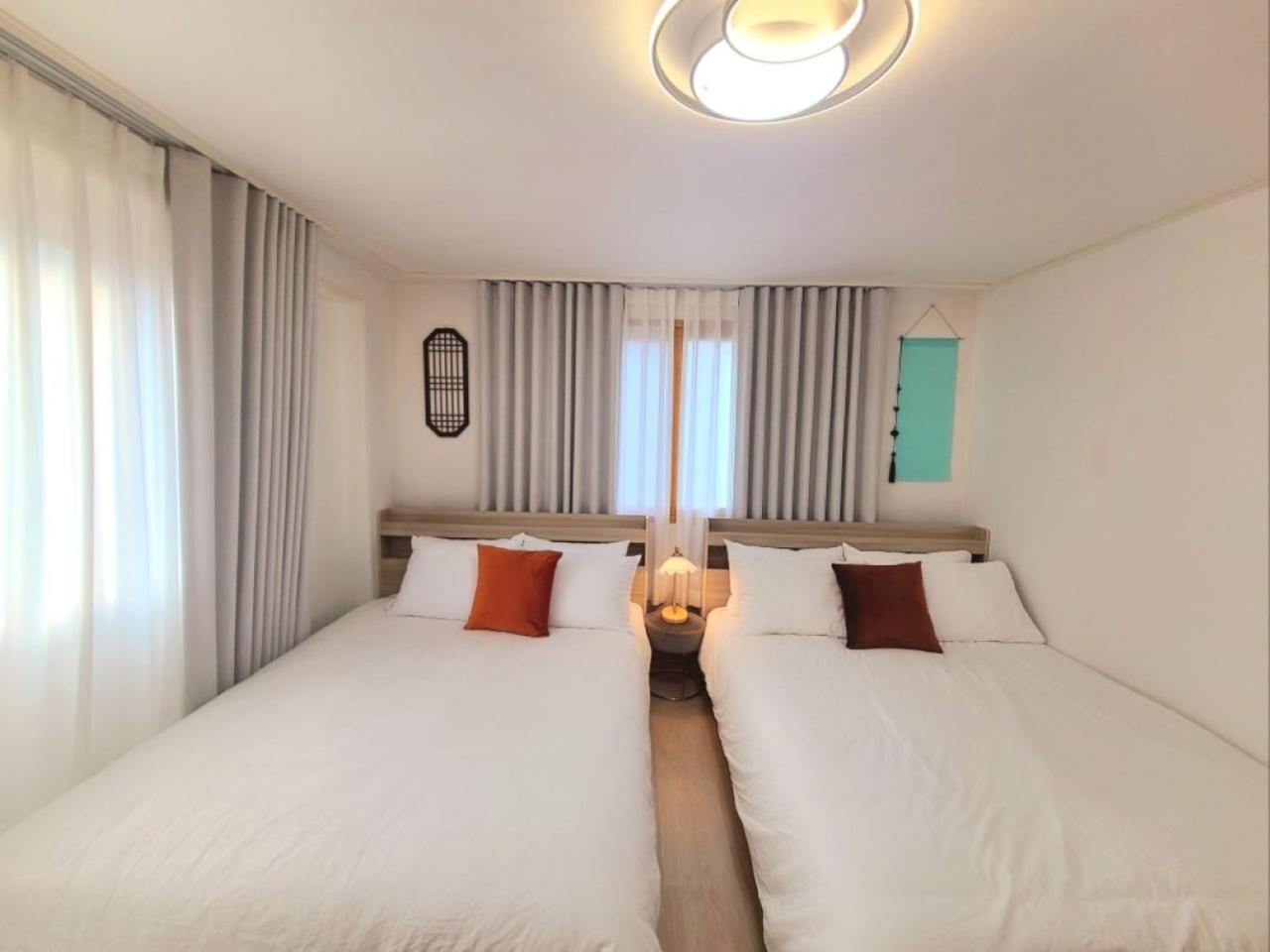 Yoon In #convenient Transportation #hotelbedroom #wide3 8 People #familygroup # Free Parking Apartment Seoul