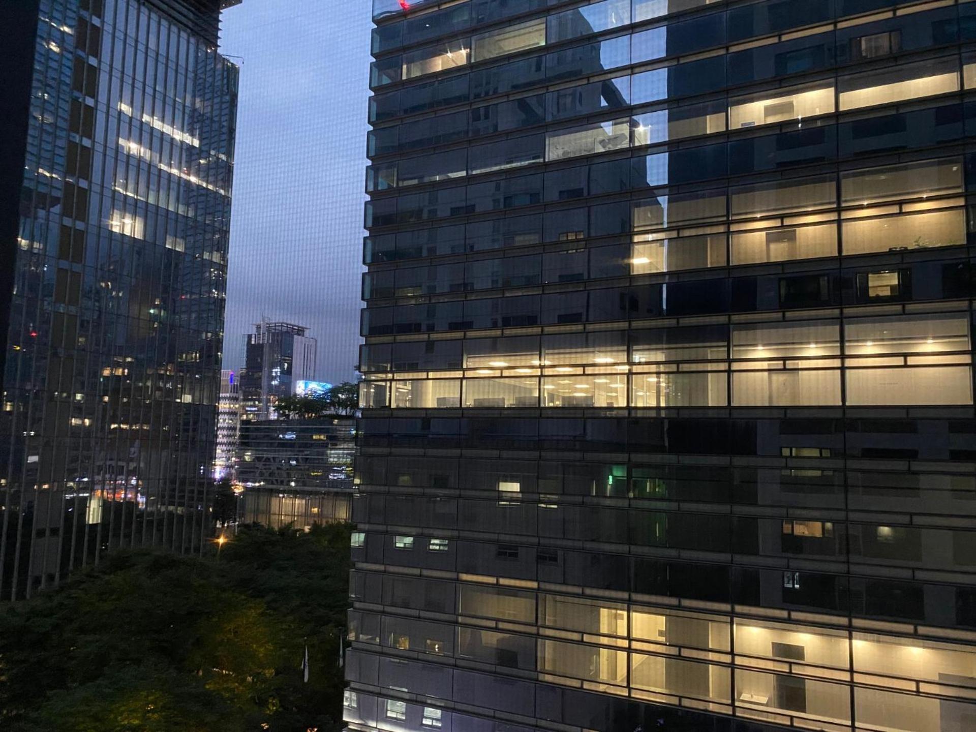Cozy Officetel Near Gangnam Station Apartment