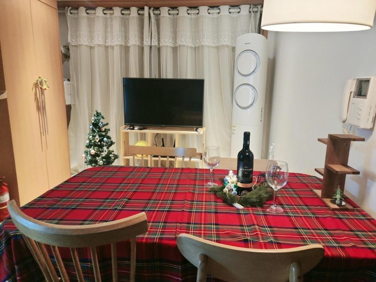 Comfort House 2 Bed Hwagok Station 4minutes Gimpo Airport 10 Minutes