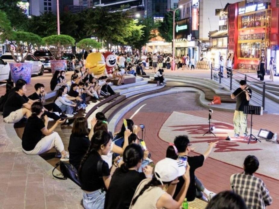 Hongdae 5 Minutes, Sangsu Station 2 Minutes, Maximum 6 People, 3 Queen Beds, Free Luggage Storage * Seoul