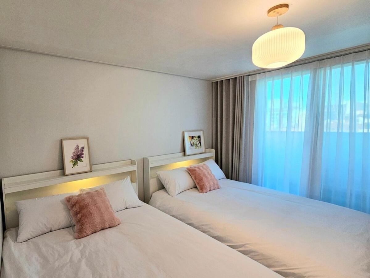 Hongdae 5 Minutes, Sangsu Station 2 Minutes, Maximum 6 People, 3 Queen Beds, Free Luggage Storage Seoul