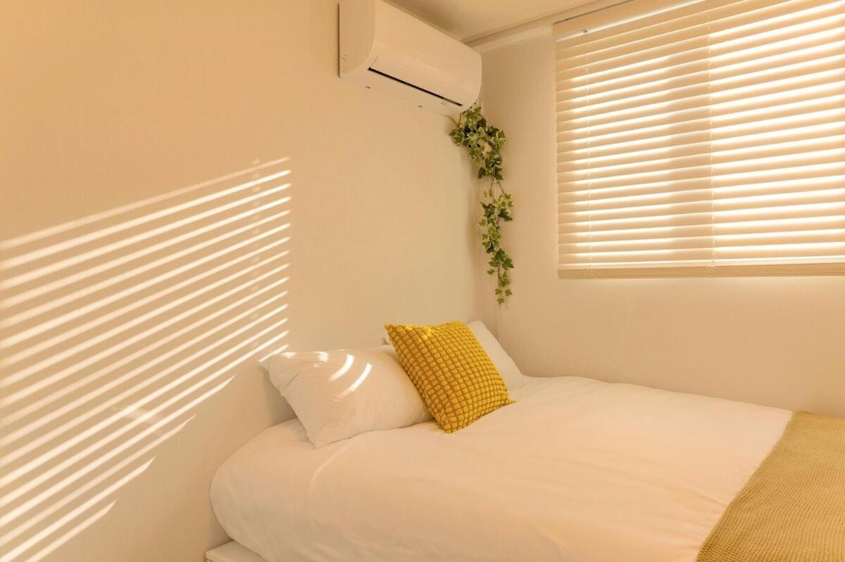 Hongdae 5 Minutes, Sangsu Station 2 Minutes, Maximum 6 People, 3 Queen Beds, Free Luggage Storage Apartment Seoul