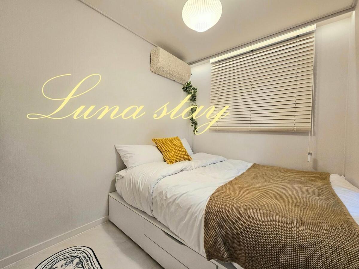 Apartment Hongdae 5 Minutes, Sangsu Station 2 Minutes, Maximum 6 People, 3 Queen Beds, Free Luggage Storage