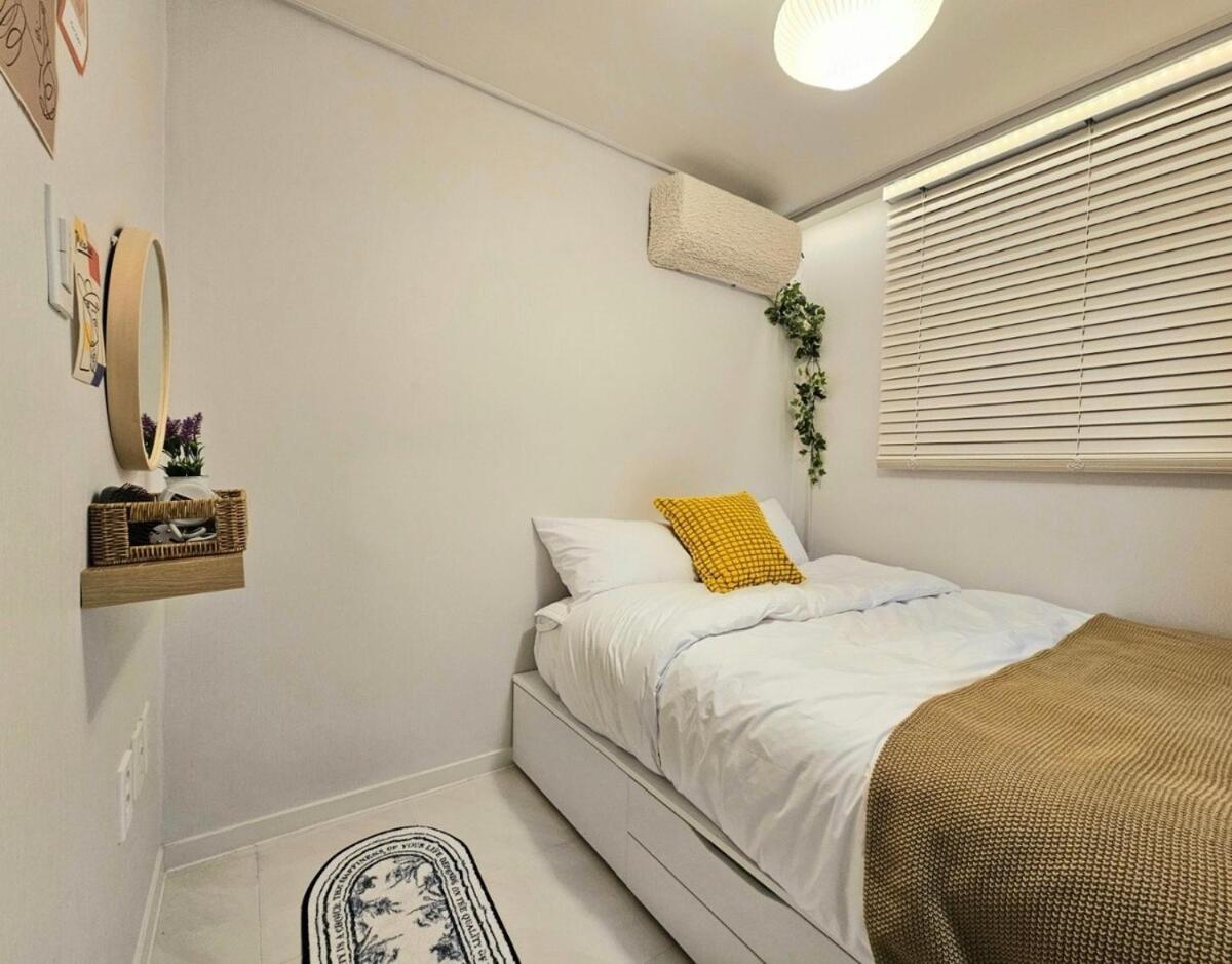 Hongdae 5 Minutes, Sangsu Station 2 Minutes, Maximum 6 People, 3 Queen Beds, Free Luggage Storage * Seoul