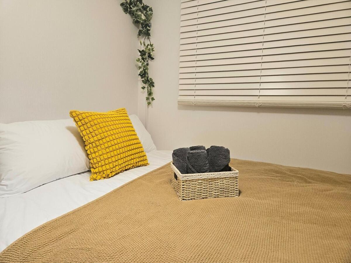 Hongdae 5 Minutes, Sangsu Station 2 Minutes, Maximum 6 People, 3 Queen Beds, Free Luggage Storage