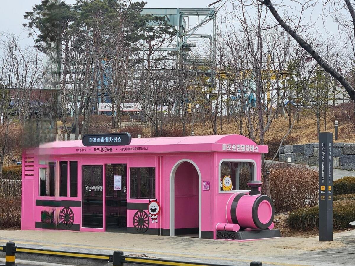 Hongdae 5 Minutes, Sangsu Station 2 Minutes, Maximum 6 People, 3 Queen Beds, Free Luggage Storage Apartment Seoul
