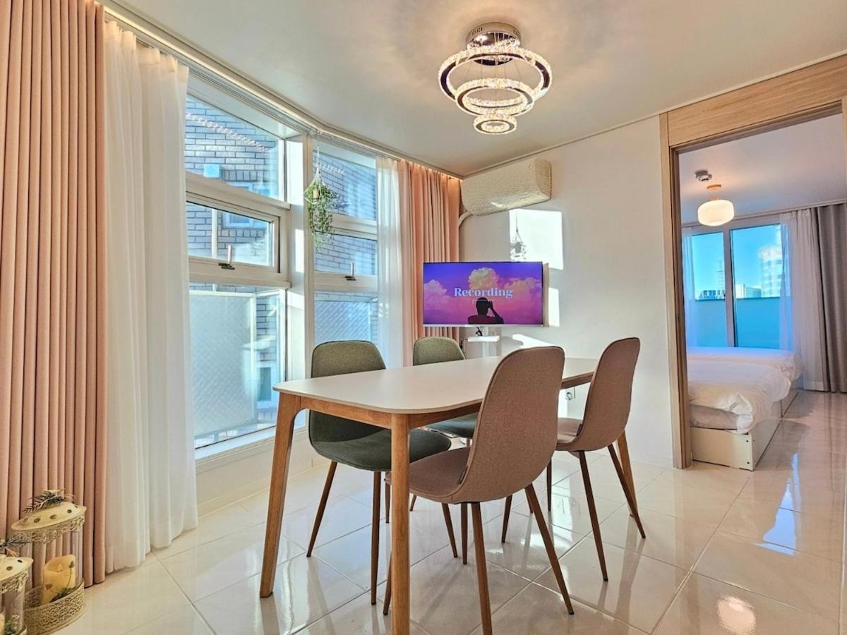 Hongdae 5 Minutes, Sangsu Station 2 Minutes, Maximum 6 People, 3 Queen Beds, Free Luggage Storage * Seoul