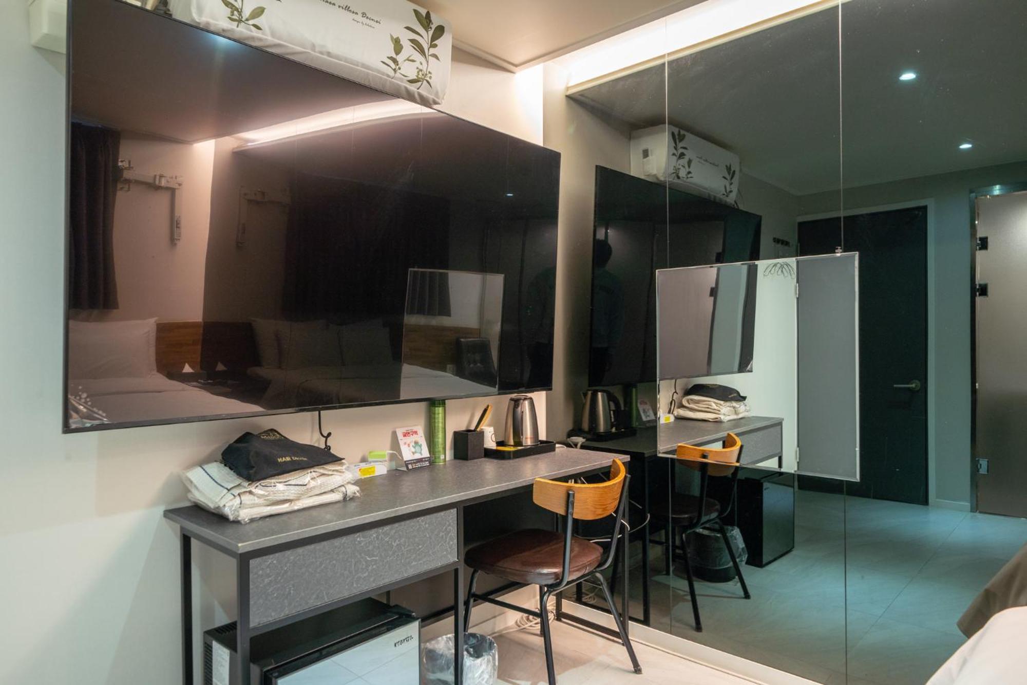 Mnlucky Hotel