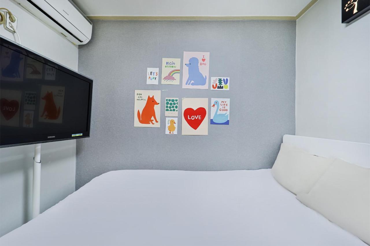#hongdae 20min #gangnam 18min #sillim 3min #freeparking #airport Bus 5min Guest house *