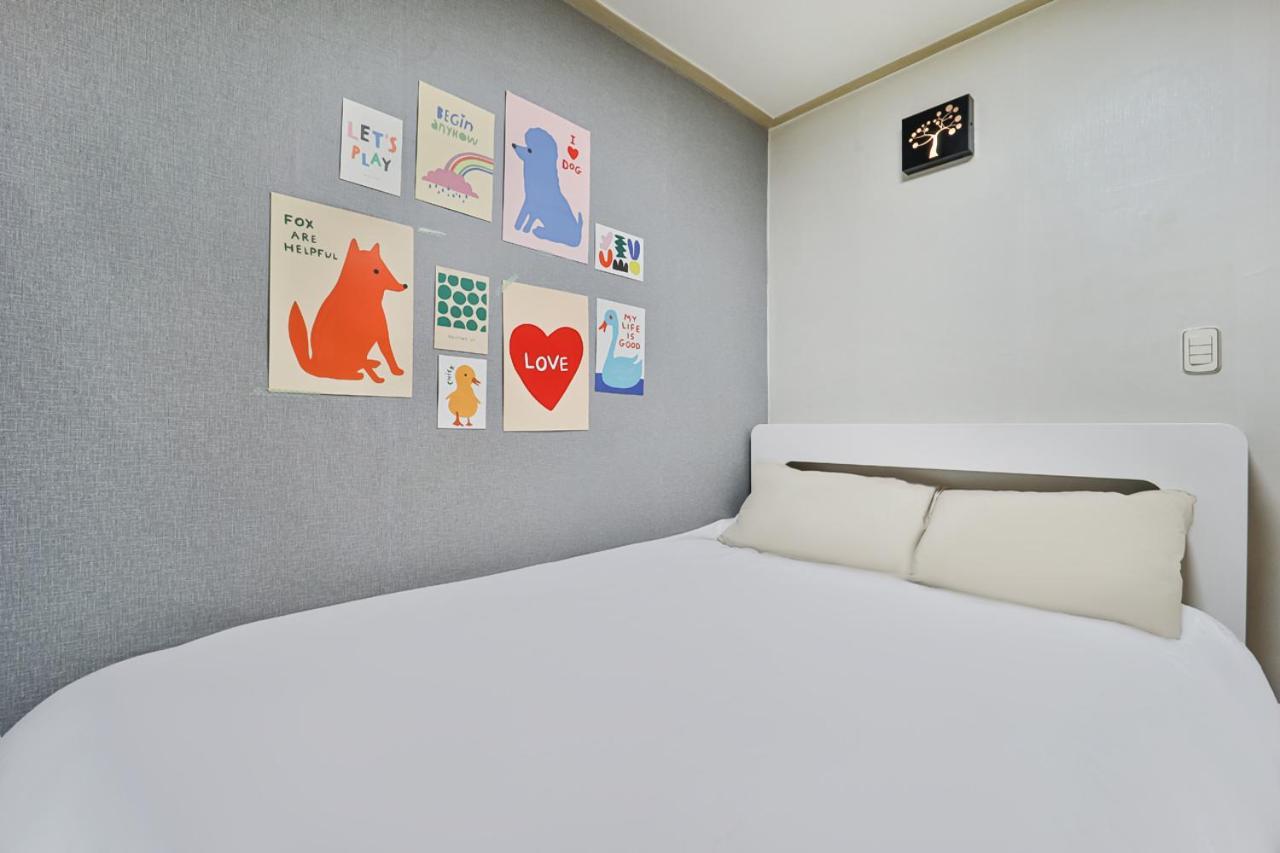 Guest house #hongdae 20min #gangnam 18min #sillim 3min #freeparking #airport Bus 5min *