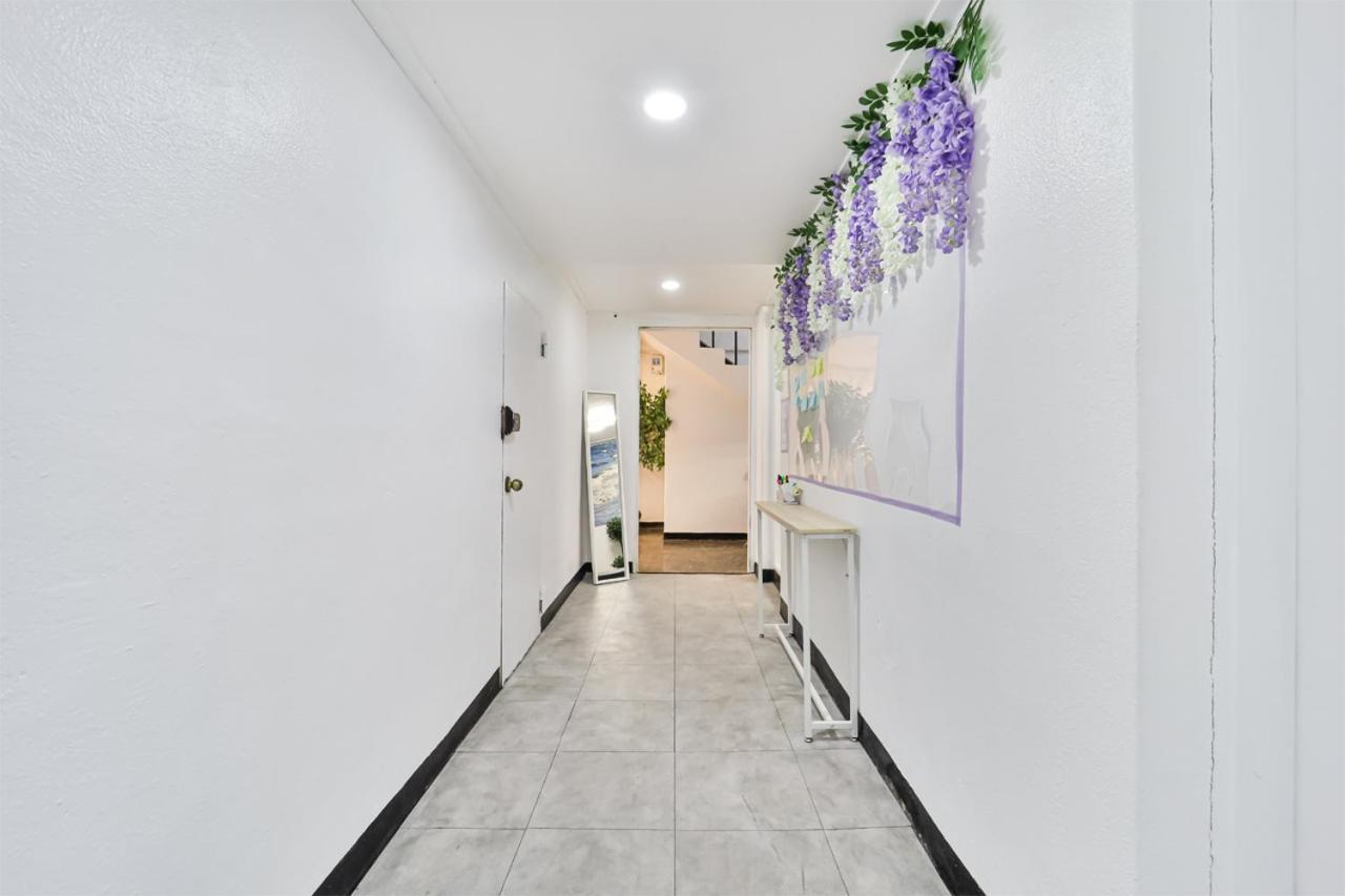 #hongdae 20min #gangnam 18min #sillim 3min #freeparking #airport Bus 5min Guest house Seoul