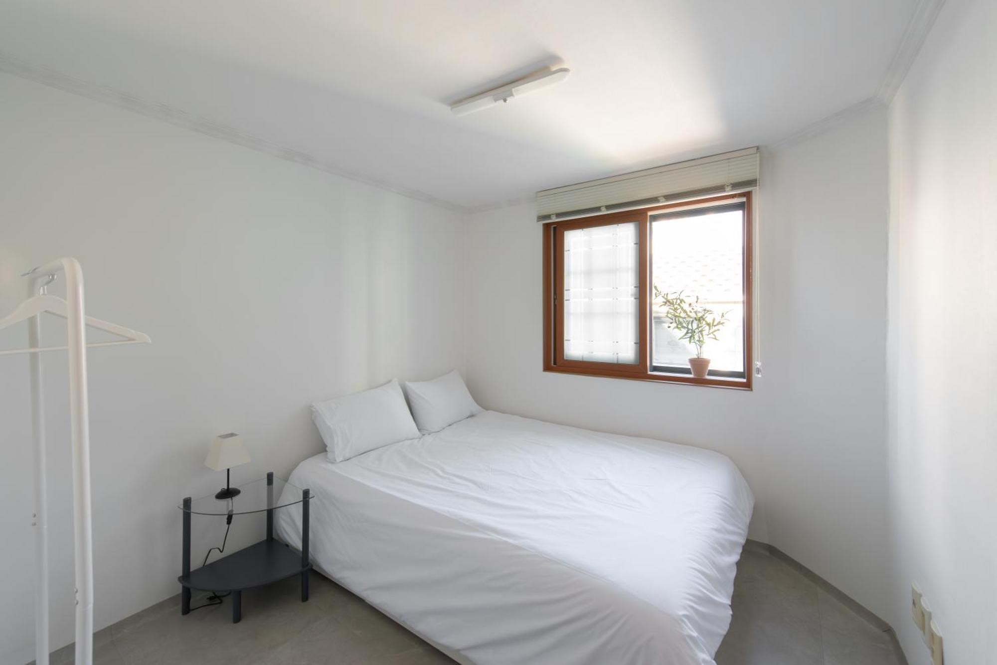 National 7 Minutes Walk, 3 Minutes For Airport Bus, 20 Minutes For Gangnam Subway Villa *