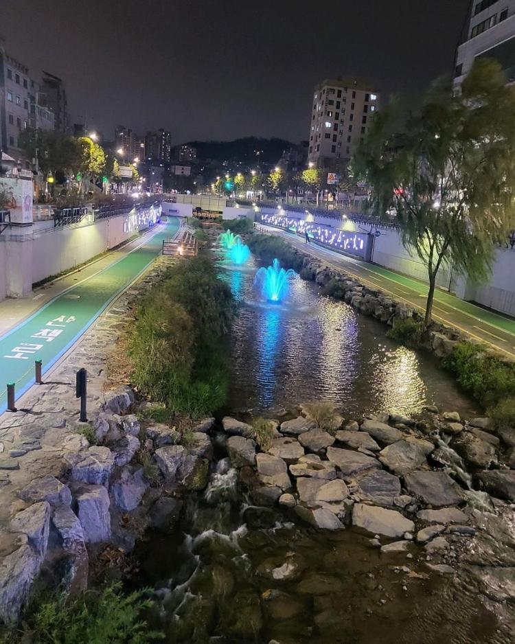 #hongdae 20min #gangnam 18min #sillim 3min #freeparking #airport Bus 5min * Seoul
