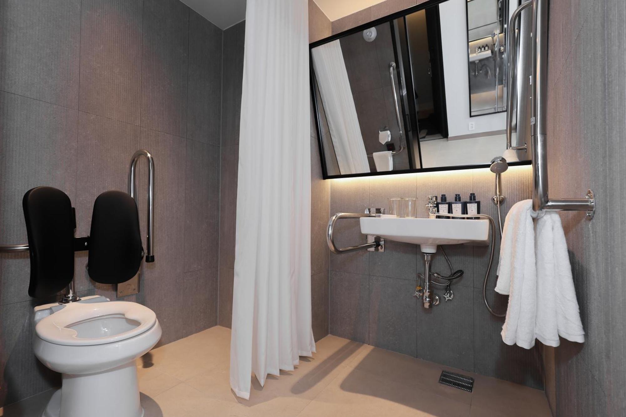 New Blanc Myeongdong Hotel