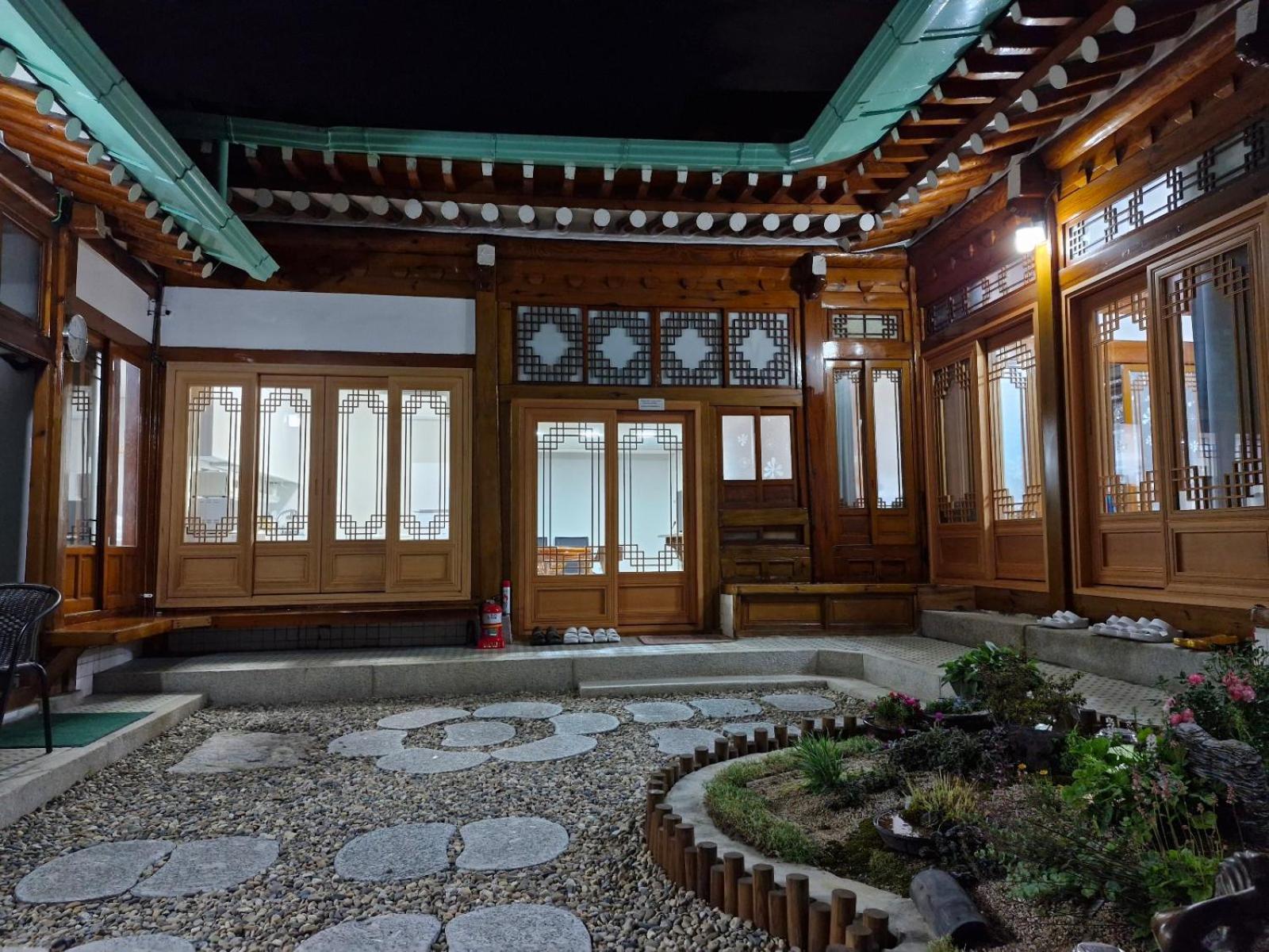 Leedo Hanok Guest house Seoul