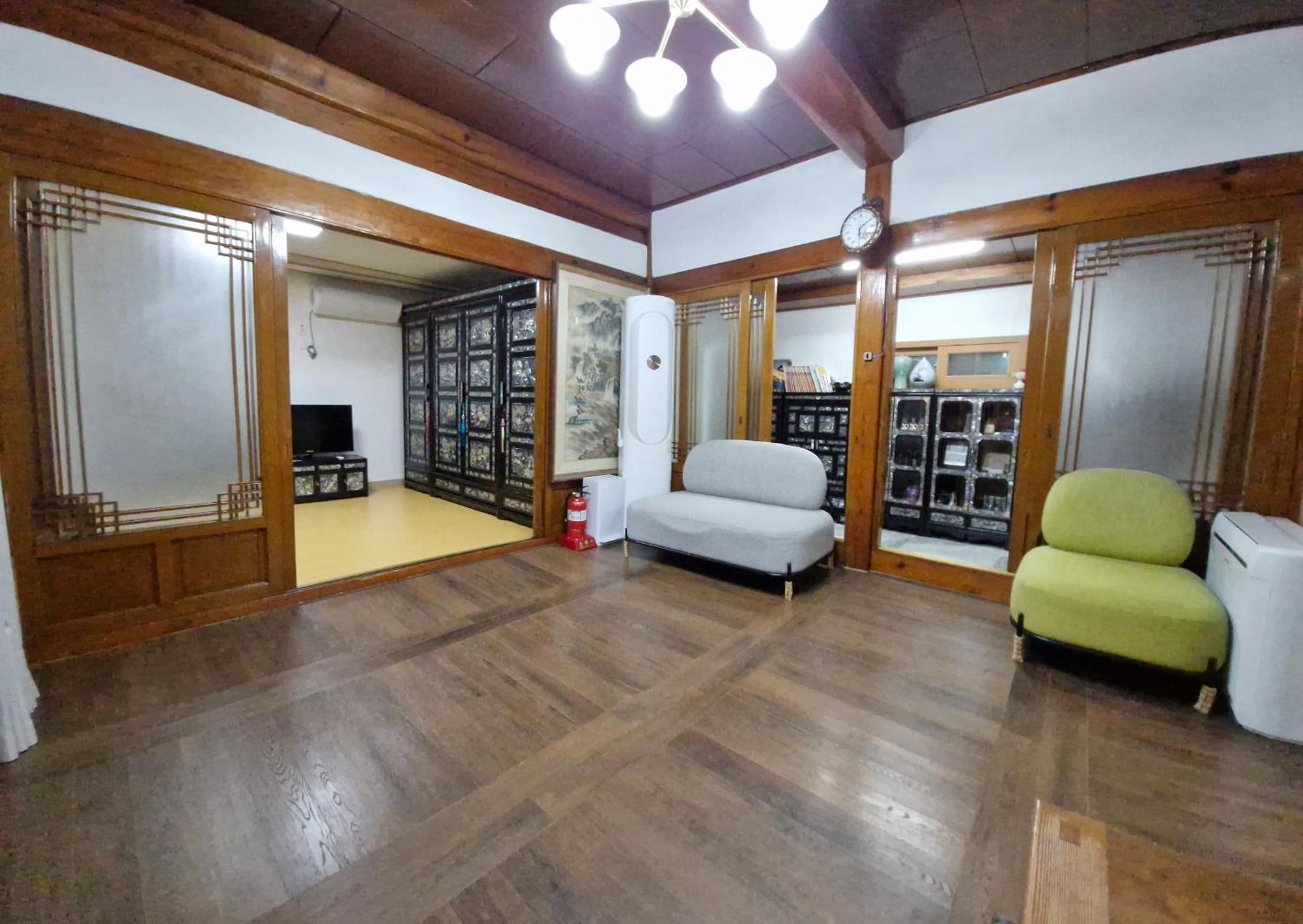 Leedo Hanok