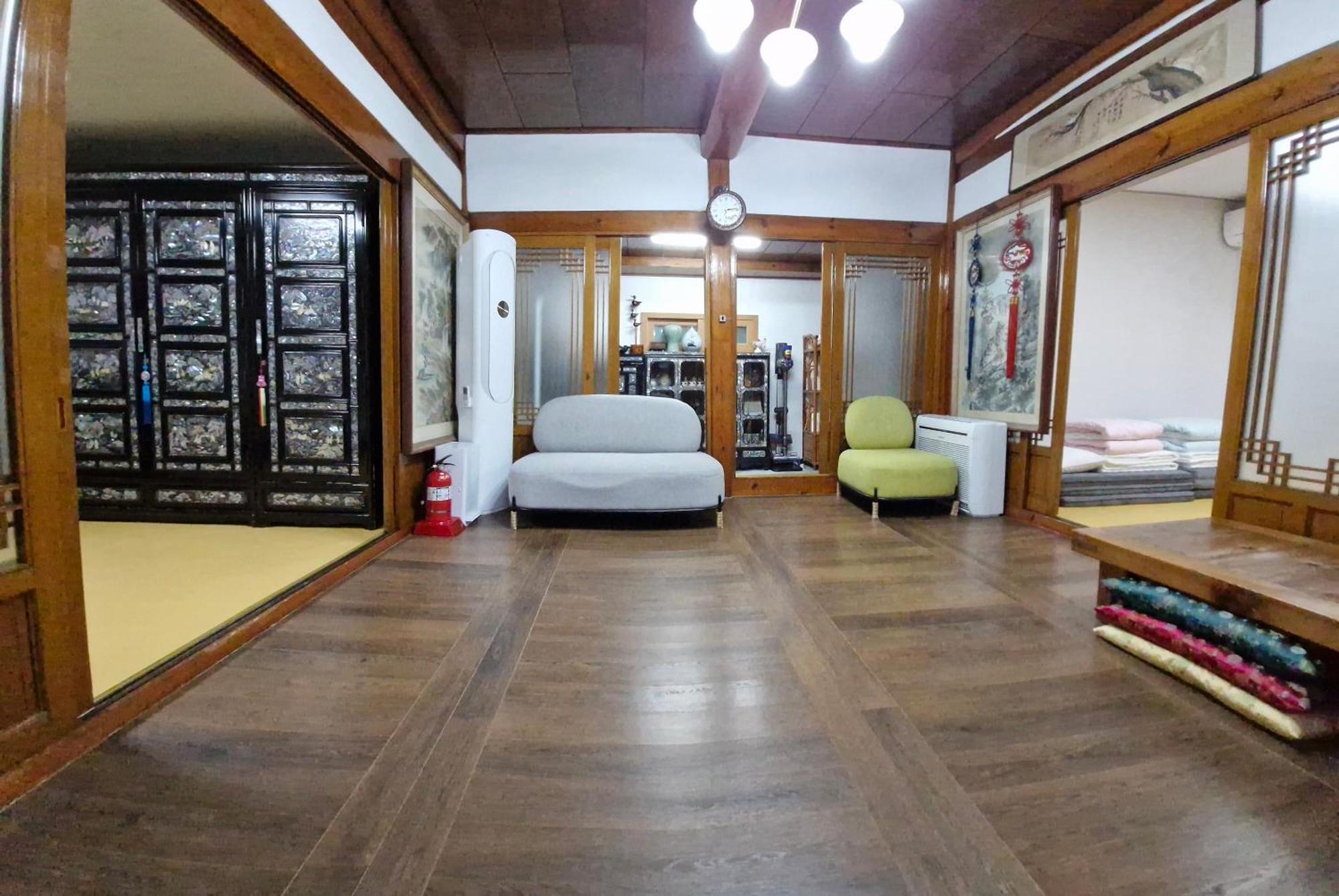 Leedo Hanok Guest house