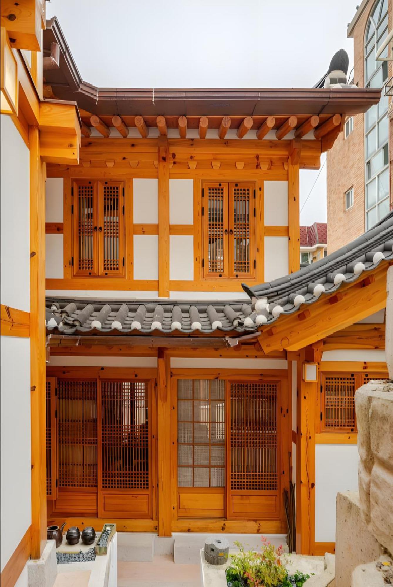 Numaru Two Exclusive Entire Hanoks In Seochon Villa