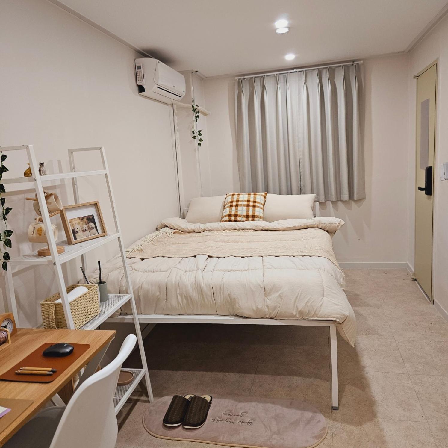 Capsule hotel Aall Train Station 2