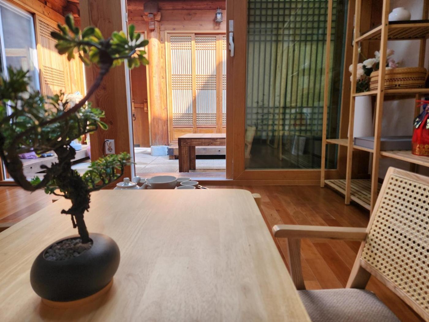 Traditional Family Hanok, Moonlight Fragrance * Seul