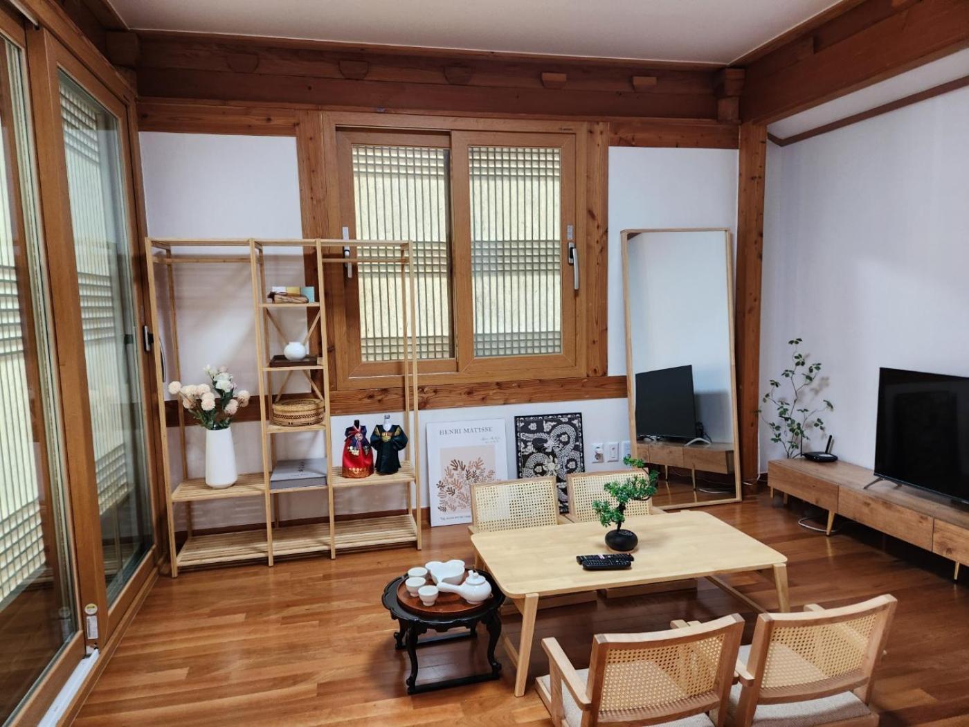 Traditional Family Hanok, Moonlight Fragrance